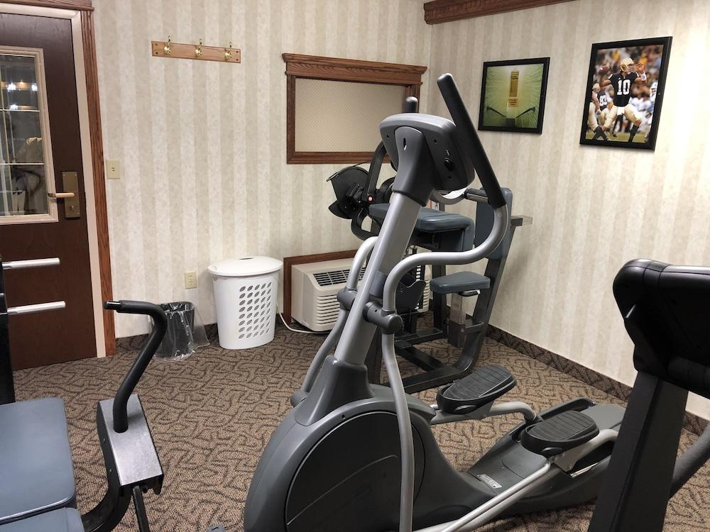 Ramada By Wyndham Saginaw Hotel & Suites Экстерьер фото