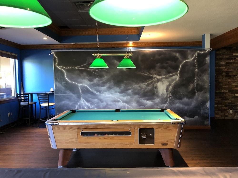 Ramada By Wyndham Saginaw Hotel & Suites Экстерьер фото