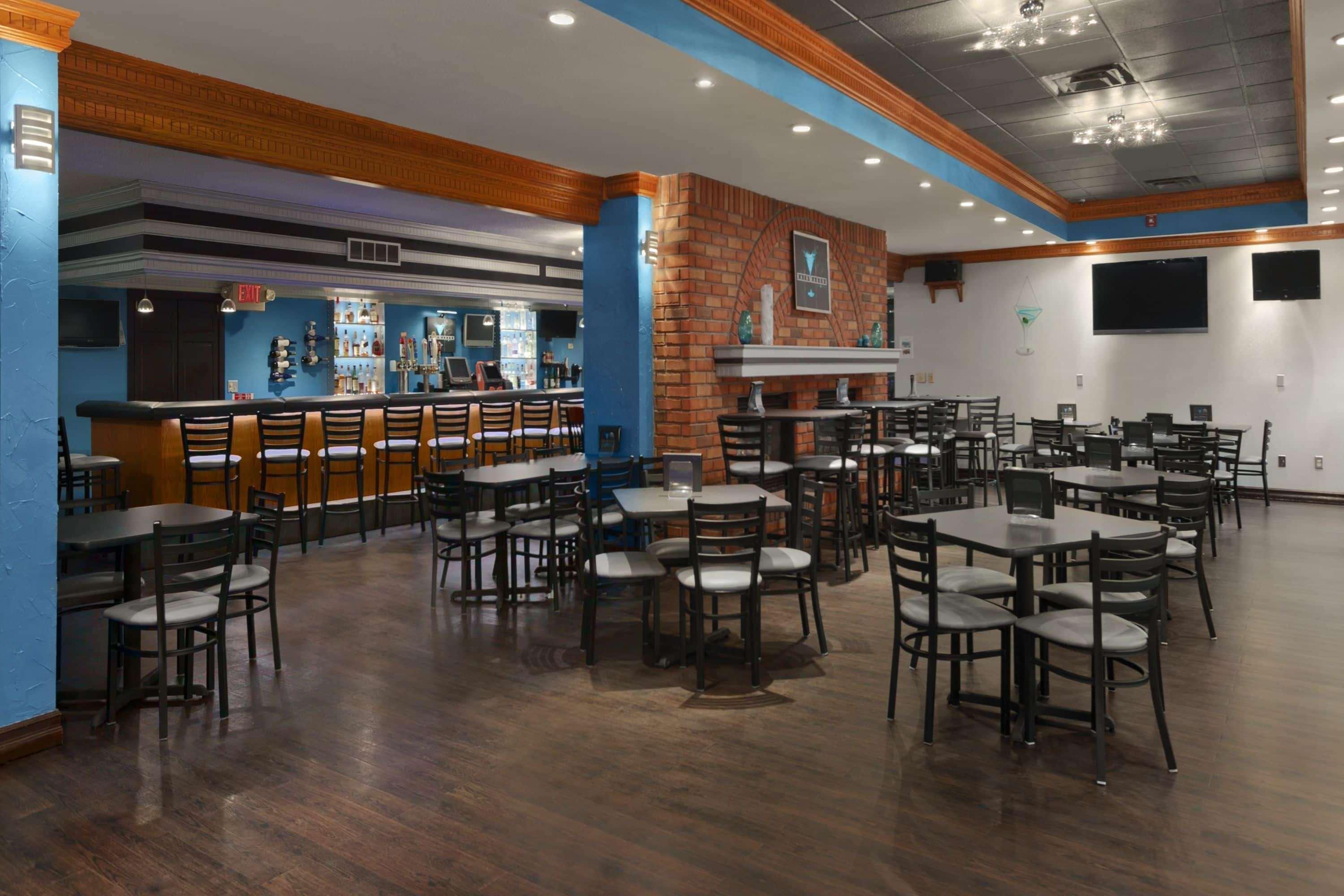 Ramada By Wyndham Saginaw Hotel & Suites Экстерьер фото