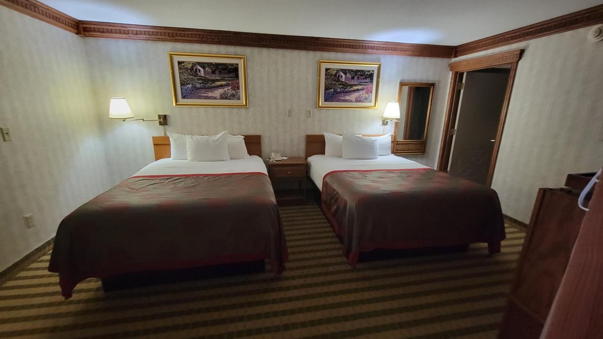 Ramada By Wyndham Saginaw Hotel & Suites Экстерьер фото