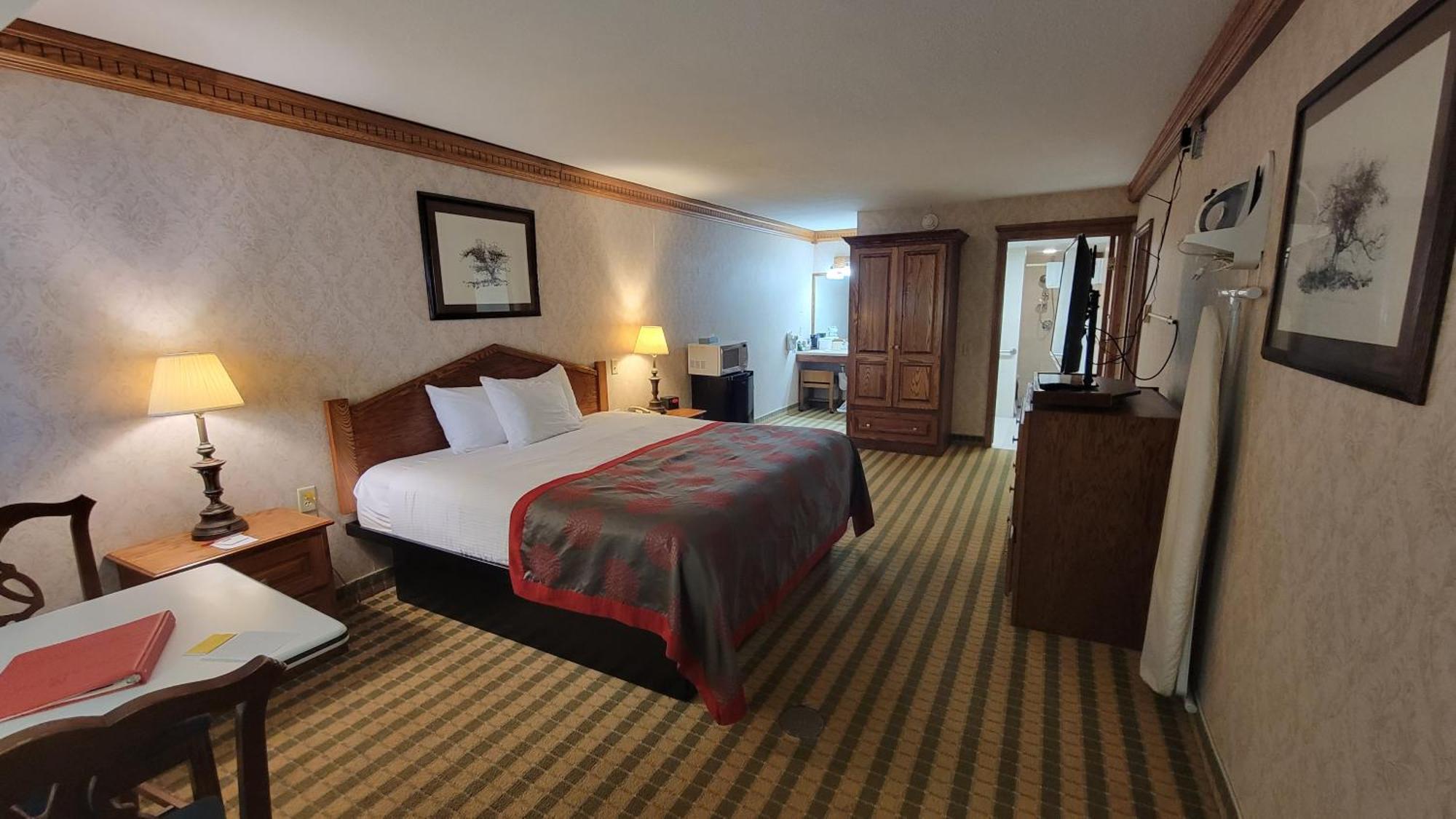 Ramada By Wyndham Saginaw Hotel & Suites Экстерьер фото
