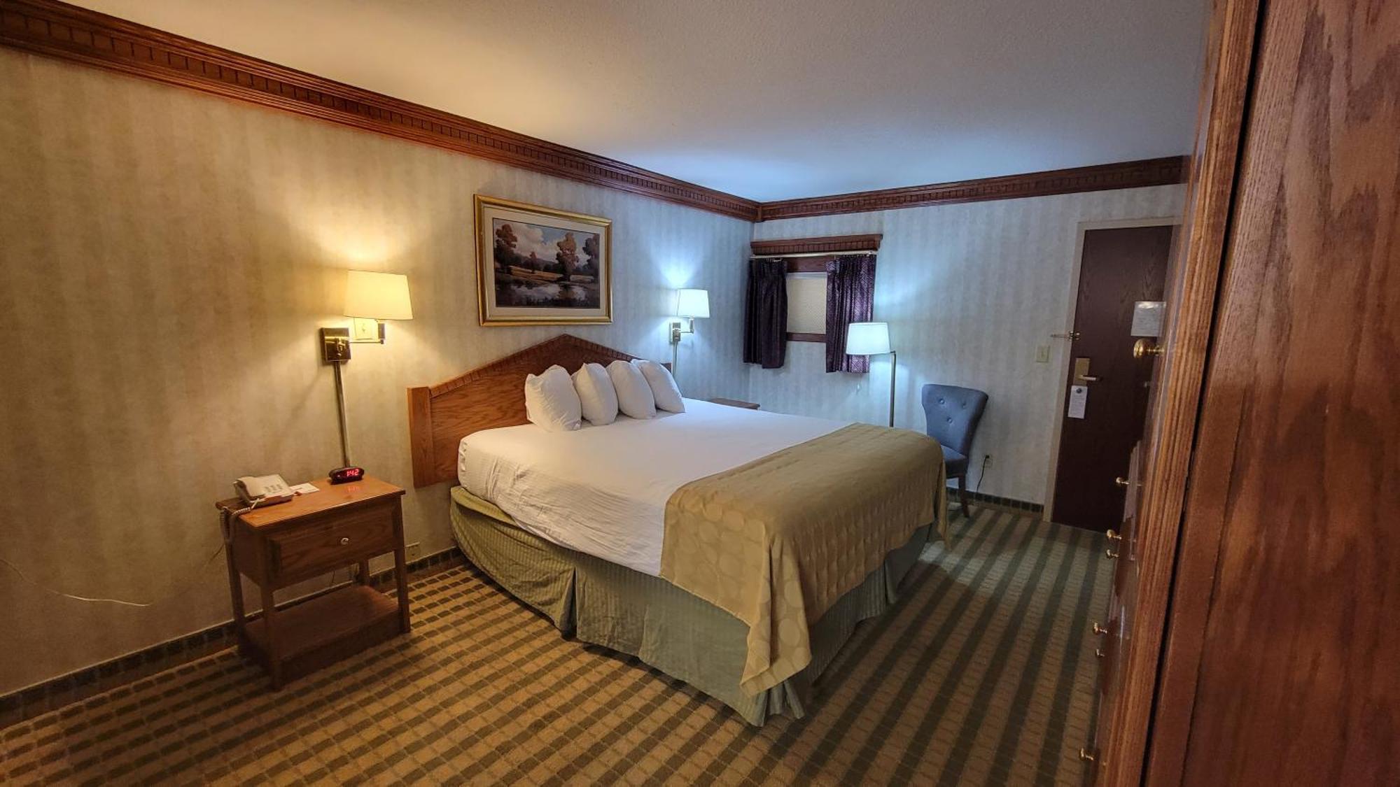 Ramada By Wyndham Saginaw Hotel & Suites Экстерьер фото