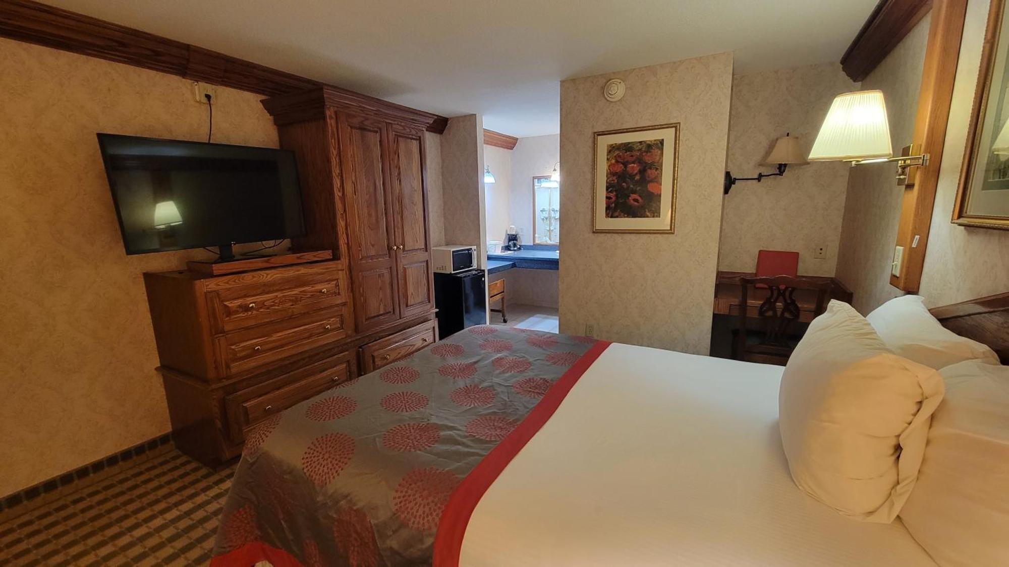 Ramada By Wyndham Saginaw Hotel & Suites Экстерьер фото