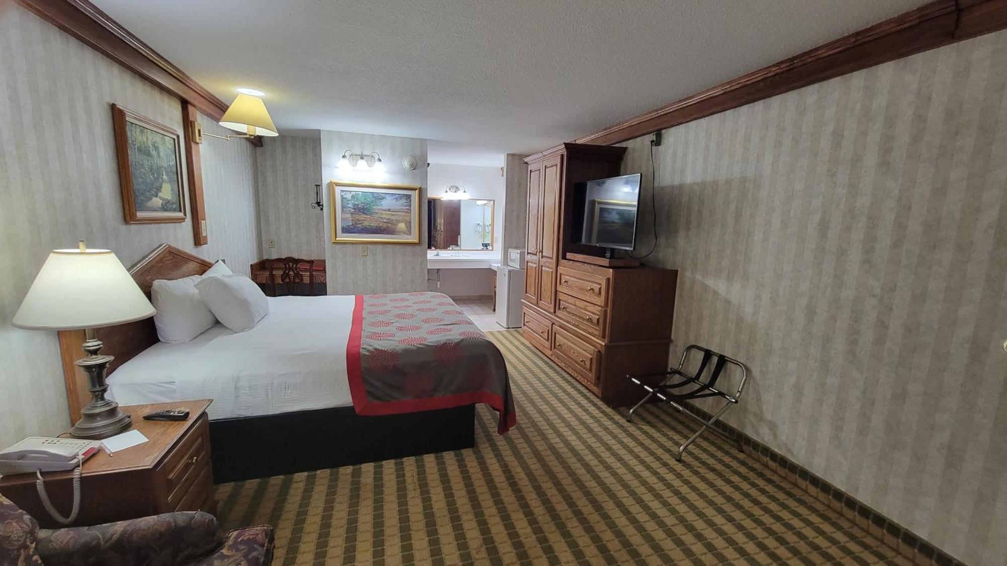 Ramada By Wyndham Saginaw Hotel & Suites Экстерьер фото